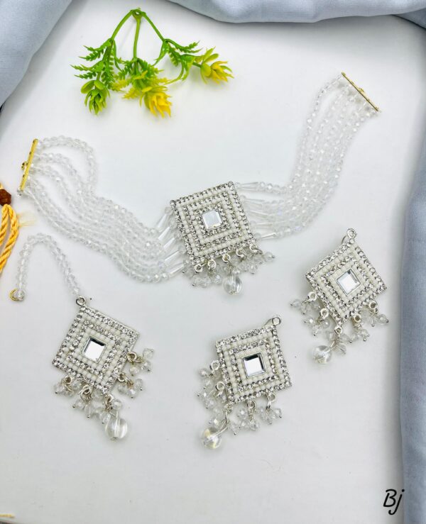 Choker Set With Earings And Tika - Image 4