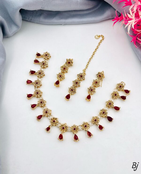 Zircon Choker Set With Earings And Tika