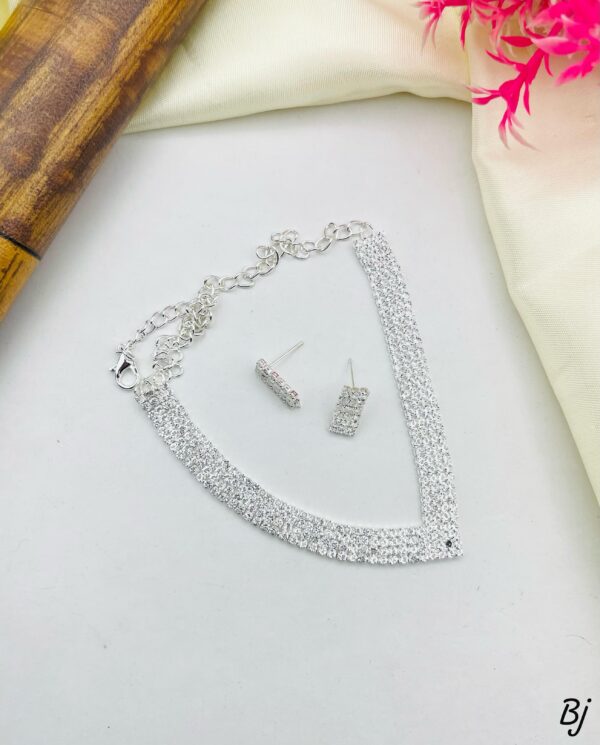 Fancy Beautiful Delicate Design Zircon Necklace With Earings - Image 2