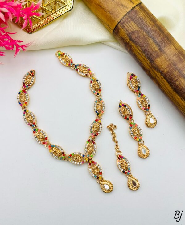 Fancy Beautiful Choker Set With Earings And Tika - Image 2